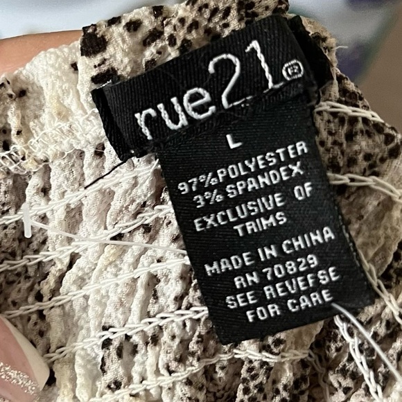 Rue 21 Off Shoulder Long Sleeve Snake Print Blouse - Picture 4 of 4